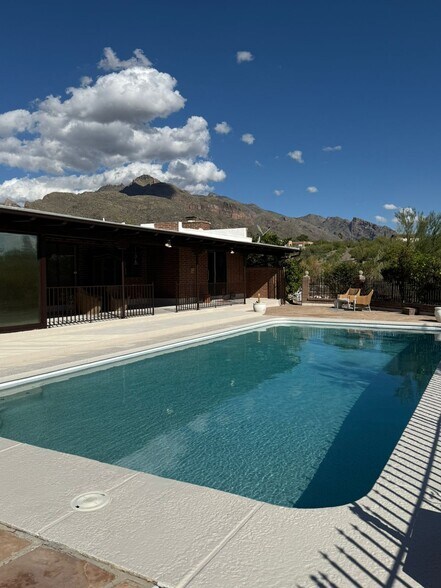 Building Photo - 1402 E Big Rock Rd