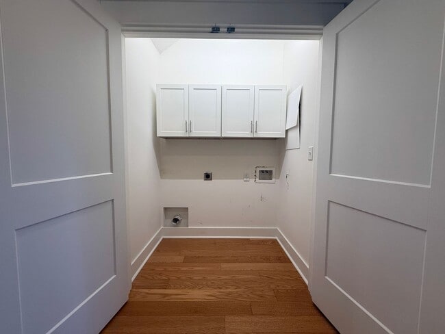 Building Photo - 3-Bedroom Home with Flex Room, Pool Access, and Stainless Steel Appliances Near Downtown Cookeville