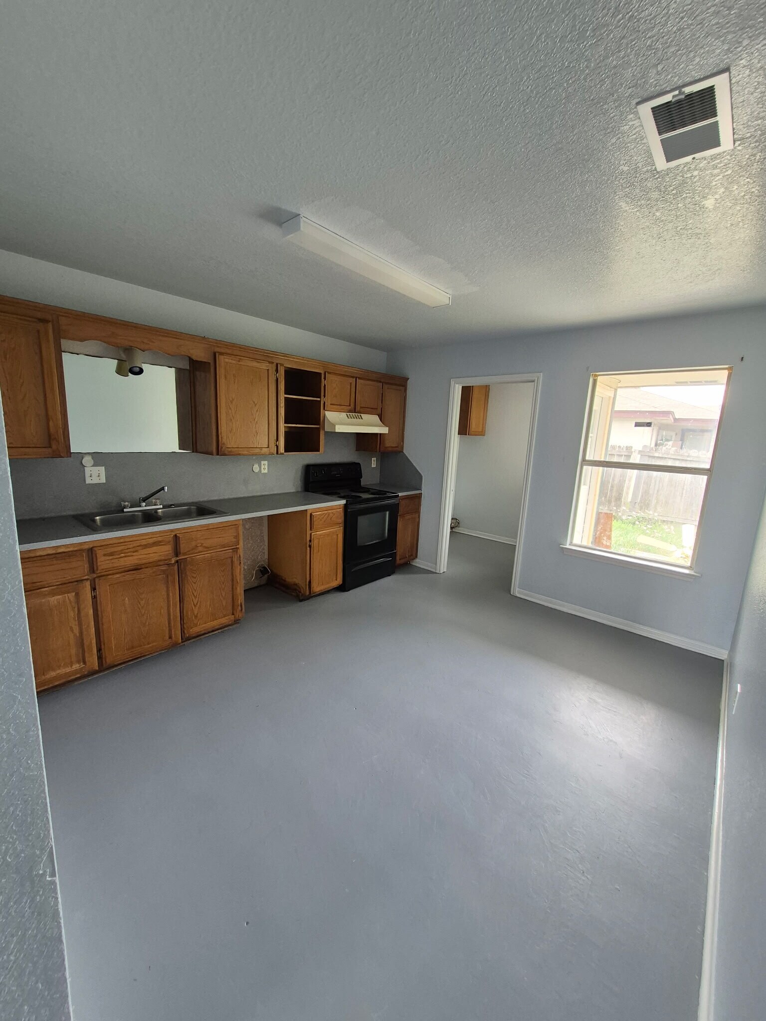 Building Photo - 4818 Lake Road