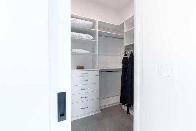 Building Photo - Modern Luxury Rental with Unobstructed Flatiron Views