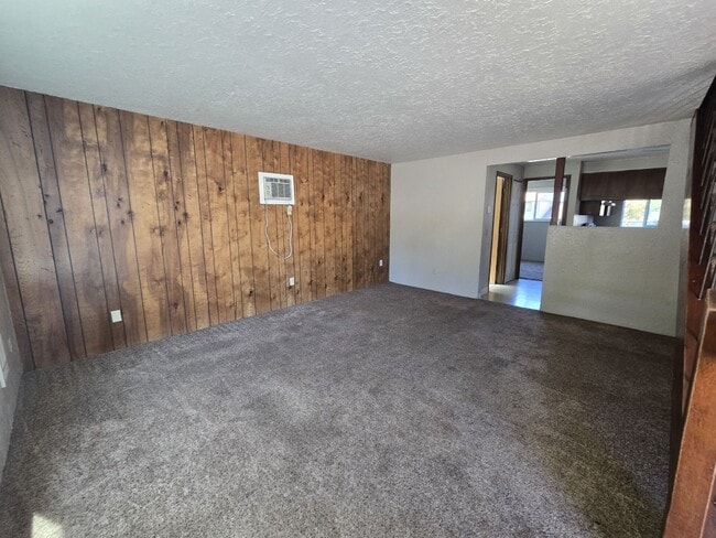 Building Photo - 124 NE Atkinson Ct
