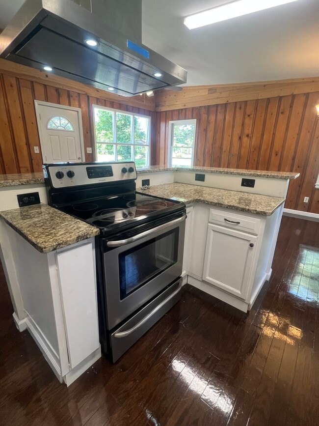 Building Photo - "Lake House Vibes"