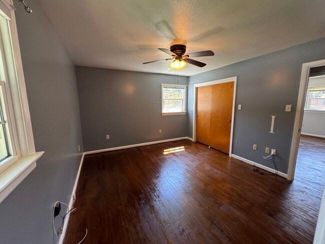 Building Photo - 117 Southerland Dr