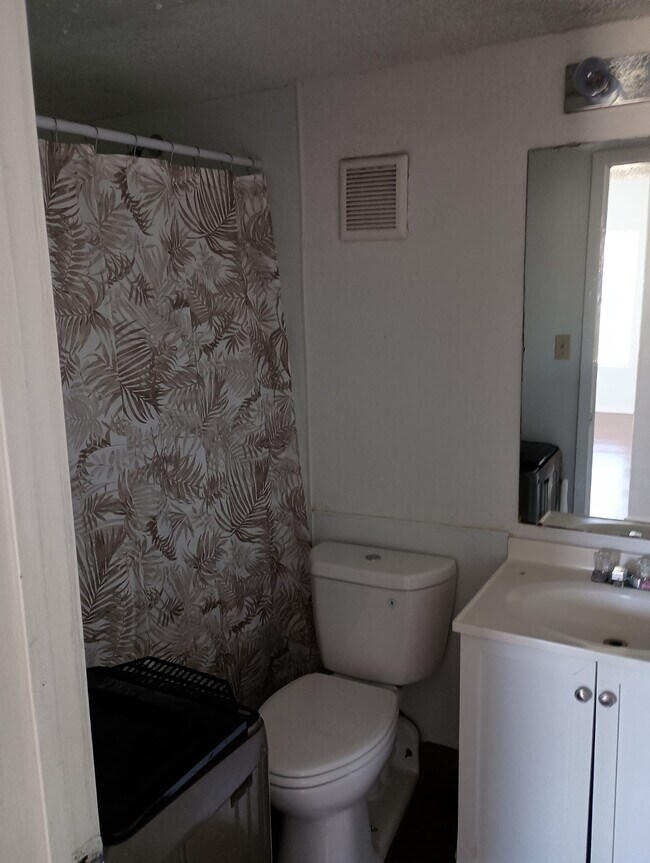 Building Photo - 1009 Burkett St