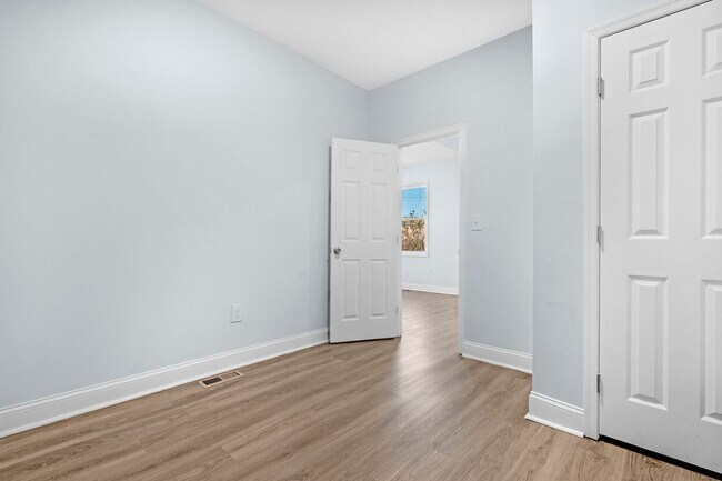 Building Photo - 3501 Oakmont Ave