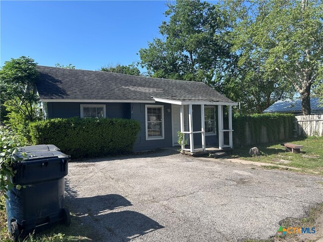 Primary Photo - 205 E Pecan St