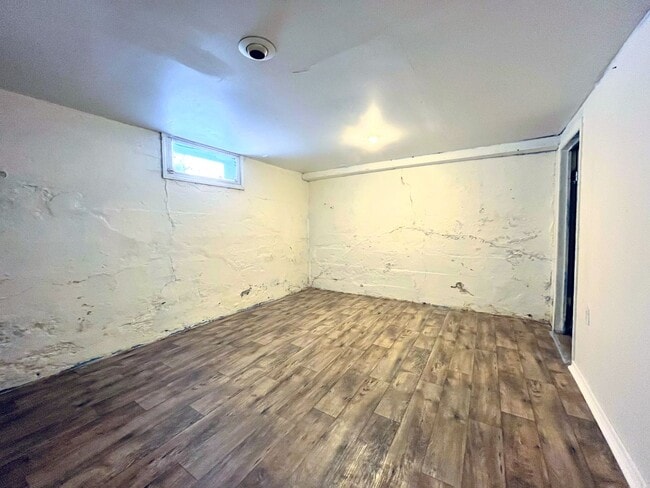 Building Photo - Bungalow Style 3 bed 2 bath home