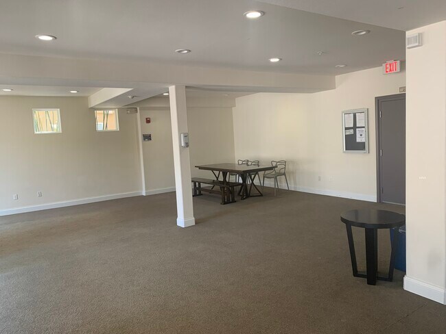 Building Photo - 360 W Avenue 26