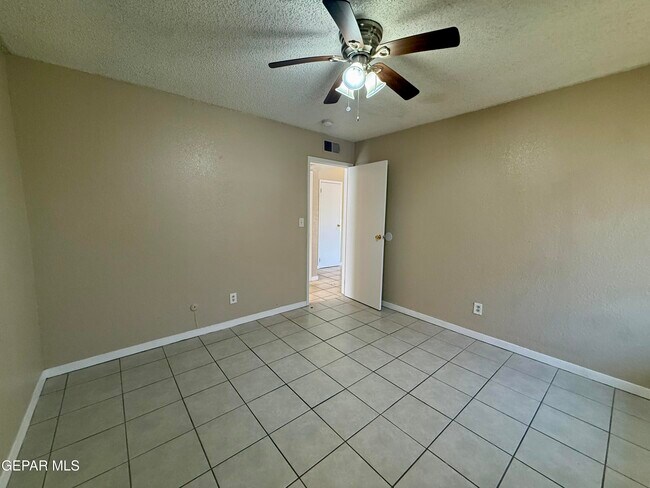 Building Photo - 7113 El Cajon Dr