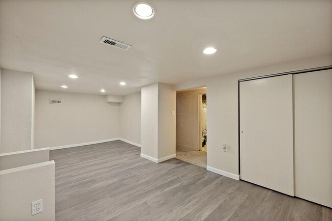 Building Photo - Charming Corner-Lot Tacoma Home with Huge ...