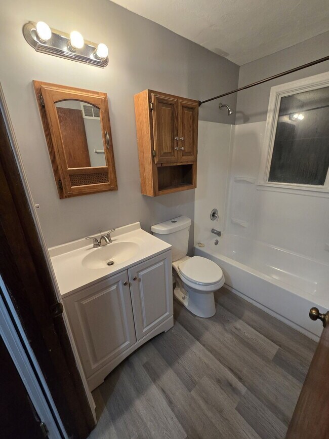 Building Photo - Spacious 3-Bedroom Rental in St. Louis! (Section 8 Welcome)