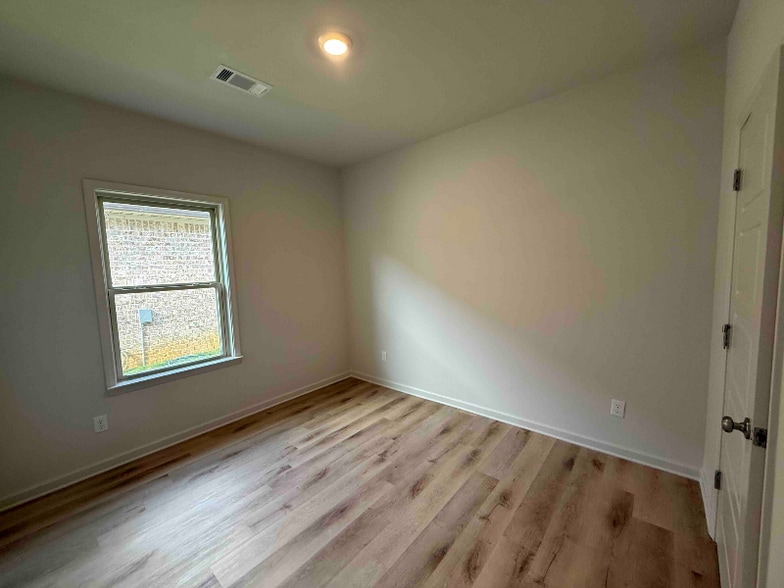 Building Photo - 603 Stillwater Cv