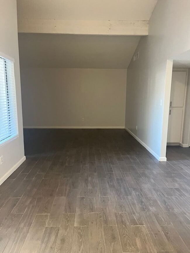 Building Photo - DC817