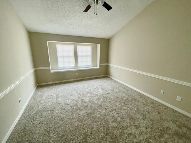 Building Photo - 3/2 townhouse for rent in Brandon 047!