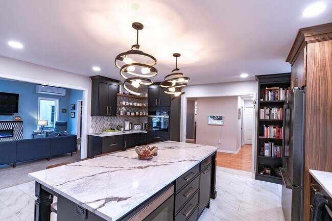 Building Photo - Stunning 4-Bed/3-Bath Home in Doylestown Township. Available Late August!
