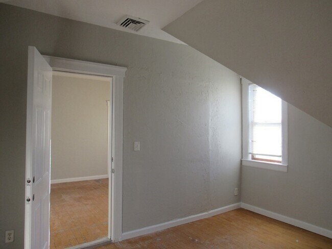 Building Photo - 98 Brookline St