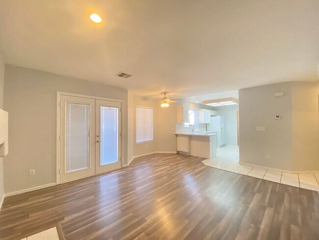 Building Photo - FANTASTIC SINGLE-FAMILY HOUSE WITH 4 BEDROOMS