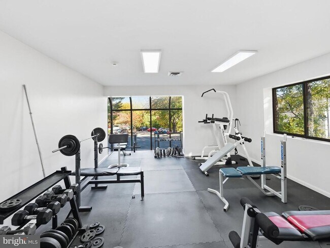 Building Photo - 4390 Lorcom Ln