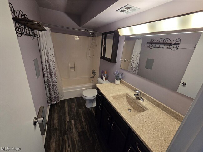 Building Photo - 2331 E Market St