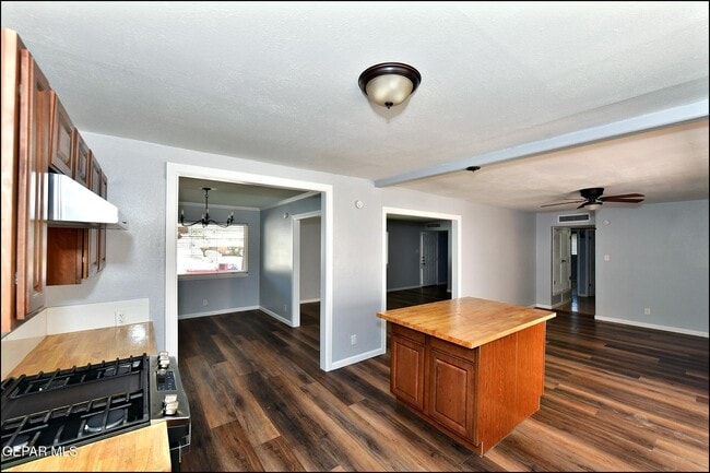 Building Photo - 4217 Canterbury Dr