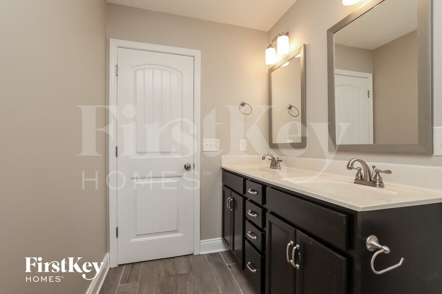 Building Photo - 1280 Eagle's View Dr