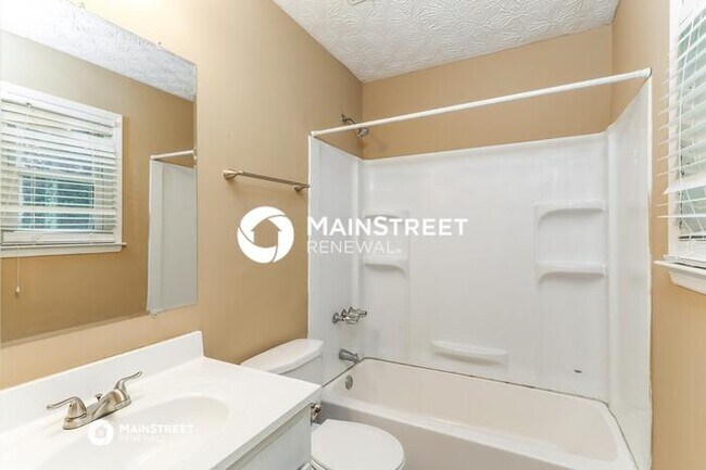 Building Photo - 3 Bedroom Pet-Friendly Home in Stockbridge, GA with Main Street Renewal