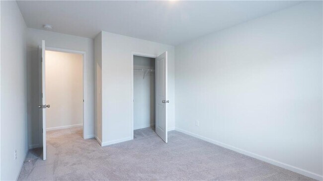 Building Photo - 3675 Abbey Wy