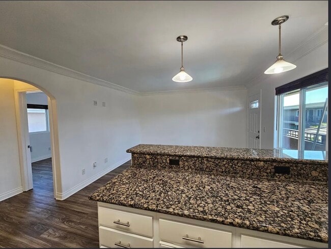 Building Photo - 800 N Mollison Ave