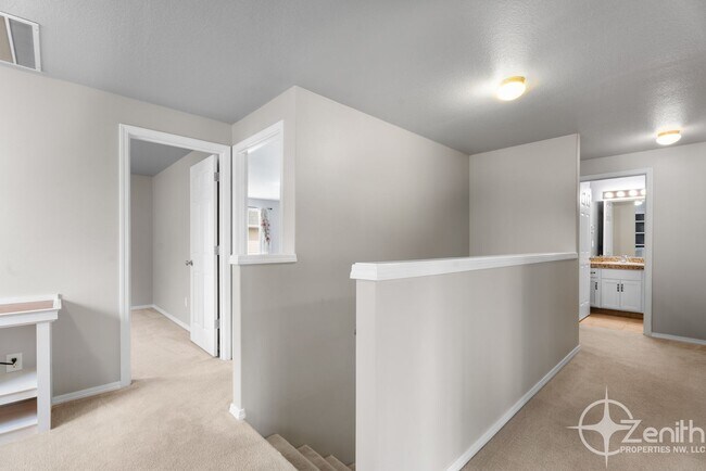 Building Photo - HALF OFF 2ND MONTHS RENT! Fully Updated 4 ...