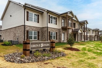 Building Photo - 8573 Grv Pk St