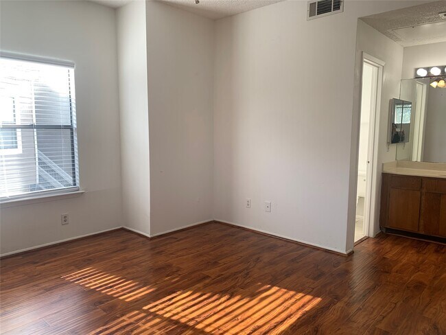 Building Photo - 2710 Grants Lake Blvd