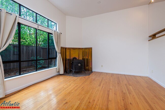 Building Photo - Remodeled Condo | Downtown Palo Alto | Near Stanford