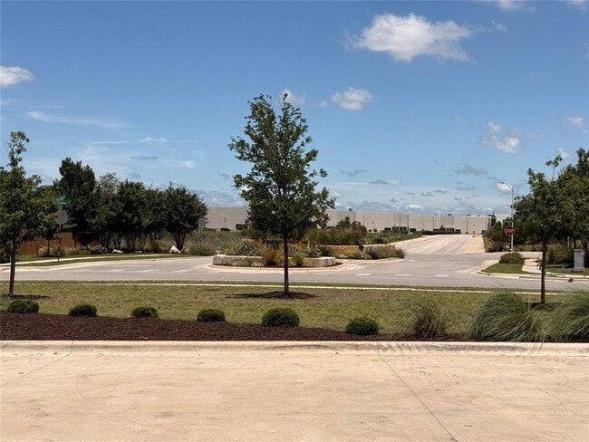 Building Photo - 205 Bethpage Dr