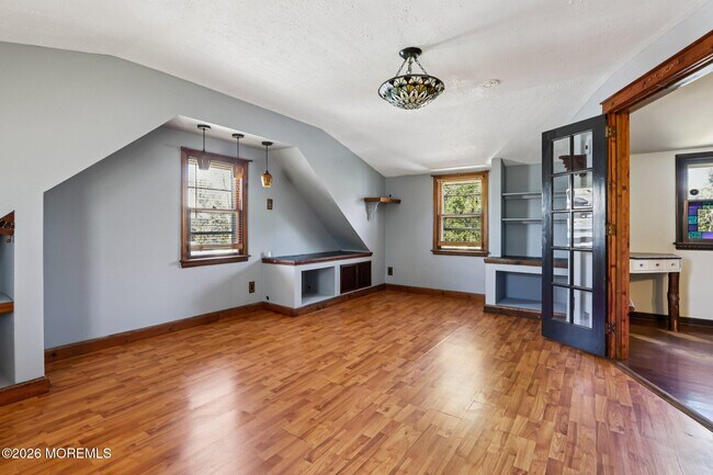 Building Photo - 15 Woolley Ave