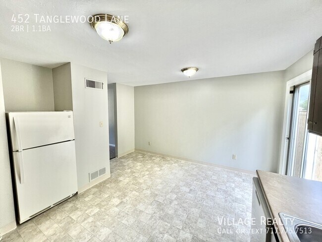 Building Photo - 452 Tanglewood Ln