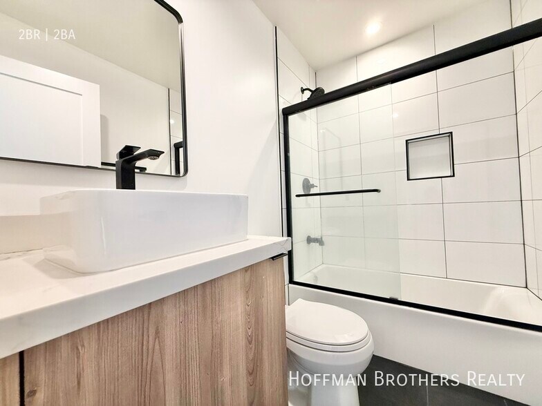 Building Photo - 11600 Rochester Ave