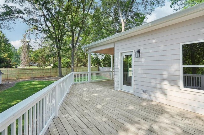 Building Photo - 1036 Dell Ave SE