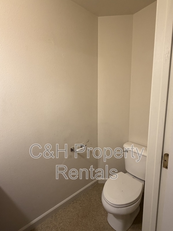 Building Photo - 406 1st St SE