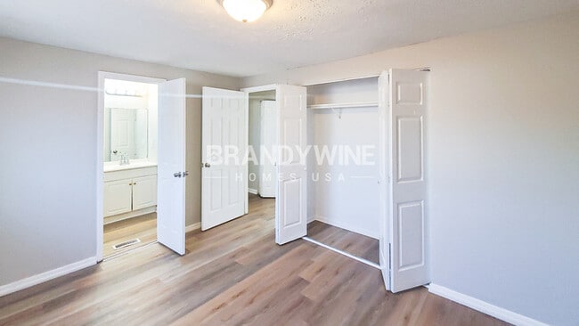 Building Photo - 3225 Valley Bend Rd