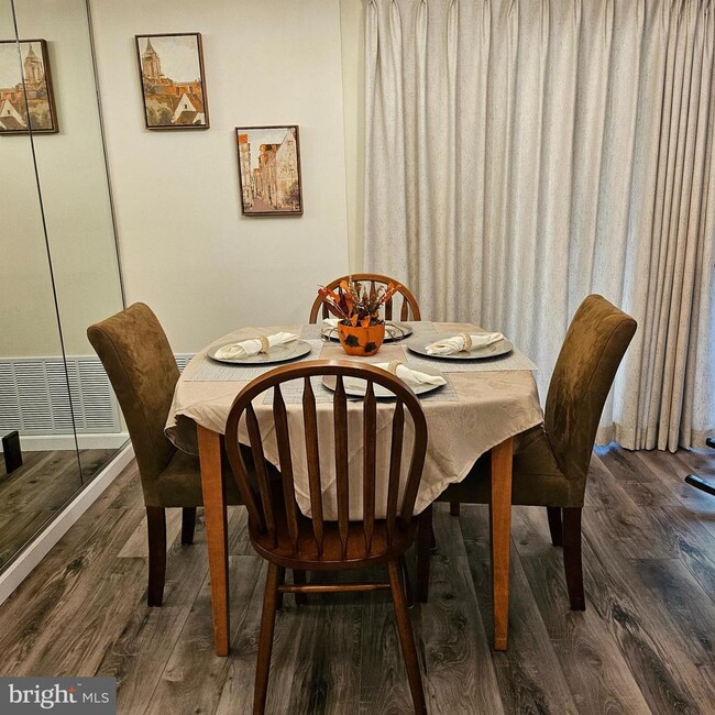 Building Photo - 304 Forbes St