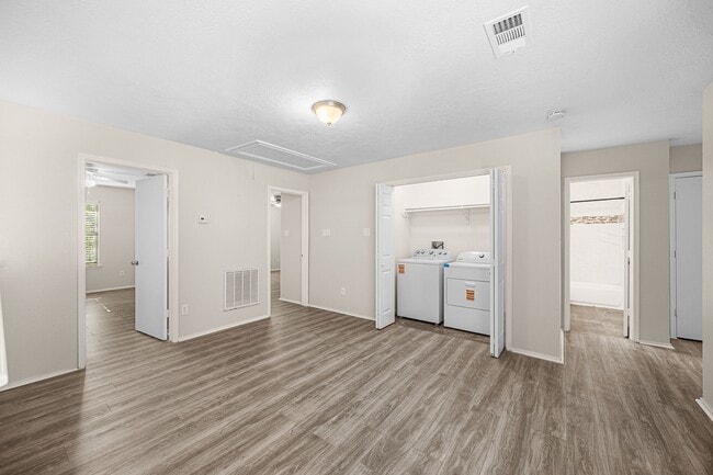 Building Photo - 11843 Sunny Stream Dr