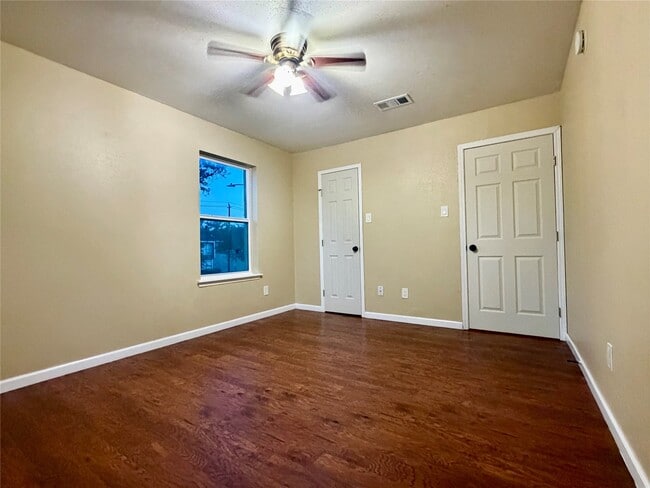 Building Photo - 5800 Lumberdale Rd