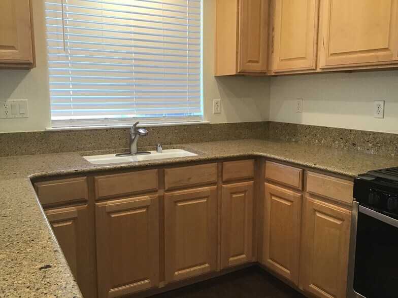 Building Photo - 3976 Dominus Dr