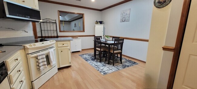 Building Photo - 140 Patio Pl