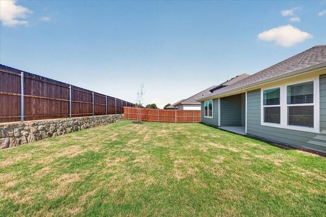 Building Photo - 717 Sweet Pea Dr