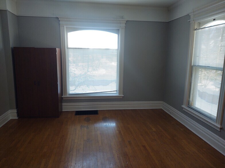 Third bedroom or office northview - 617 W South St