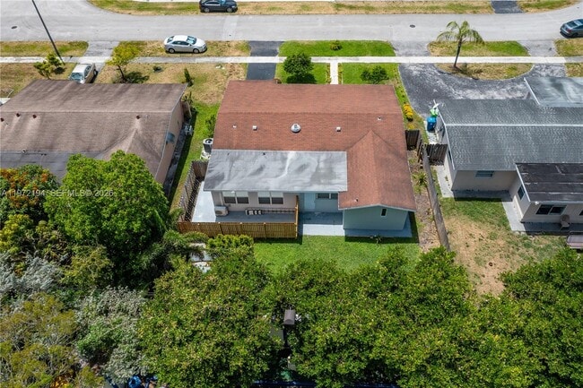 Building Photo - 2620 NW 83rd Ave