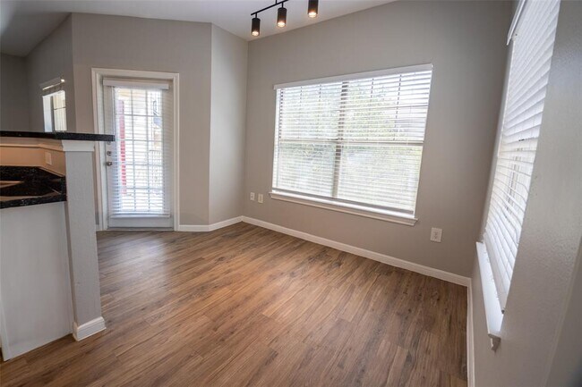 Building Photo - 2320 Gracy Farms Ln