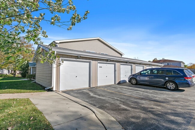 Building Photo - 1311 Kingsbury Dr