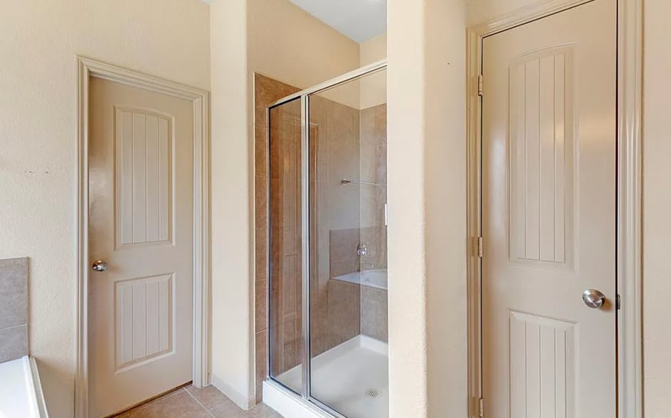 Master bathroom - 22539 Stillwater Valley Ln